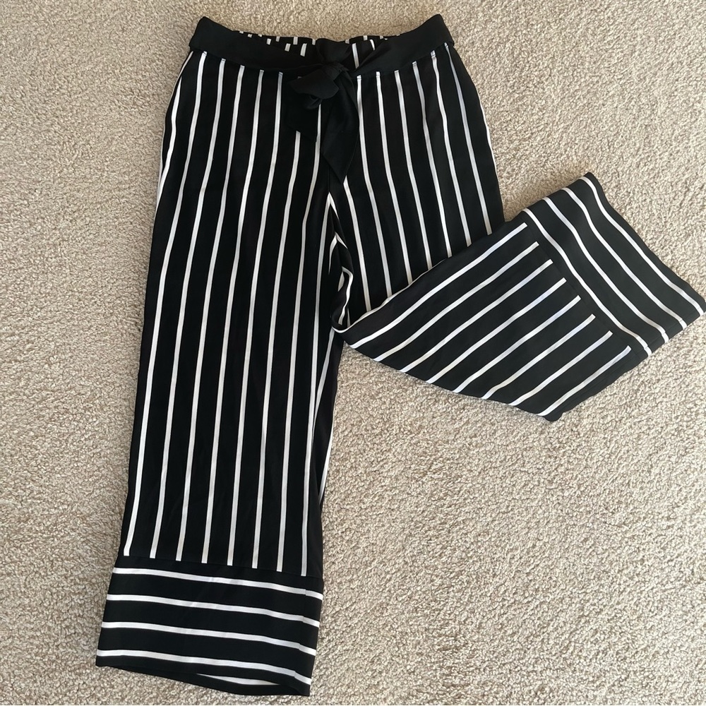 INC International Concepts. Size Small. Cropped Wide Leg Pants. Stripped